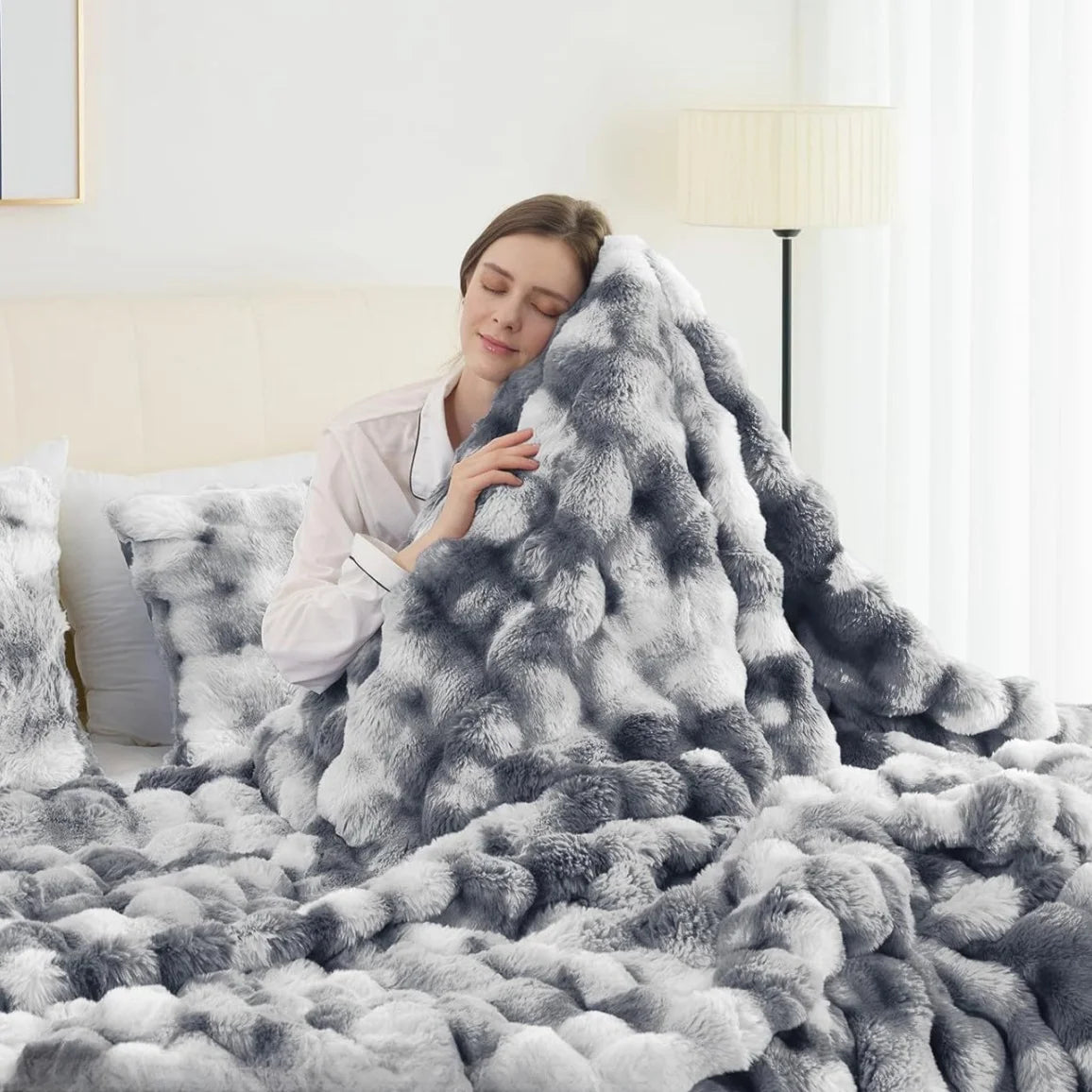 Luxe Bubble Faux Fur Throw